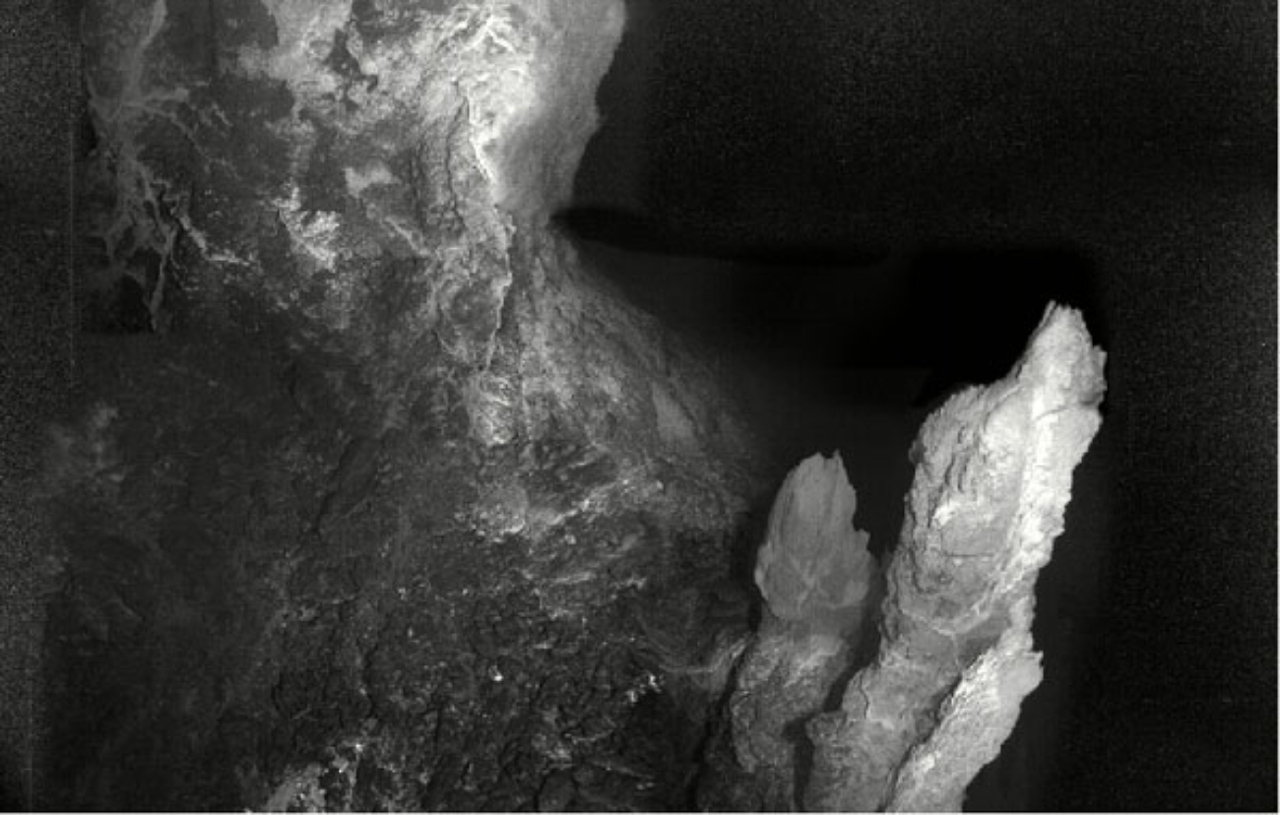 Lost_City_hydrothermal_field00