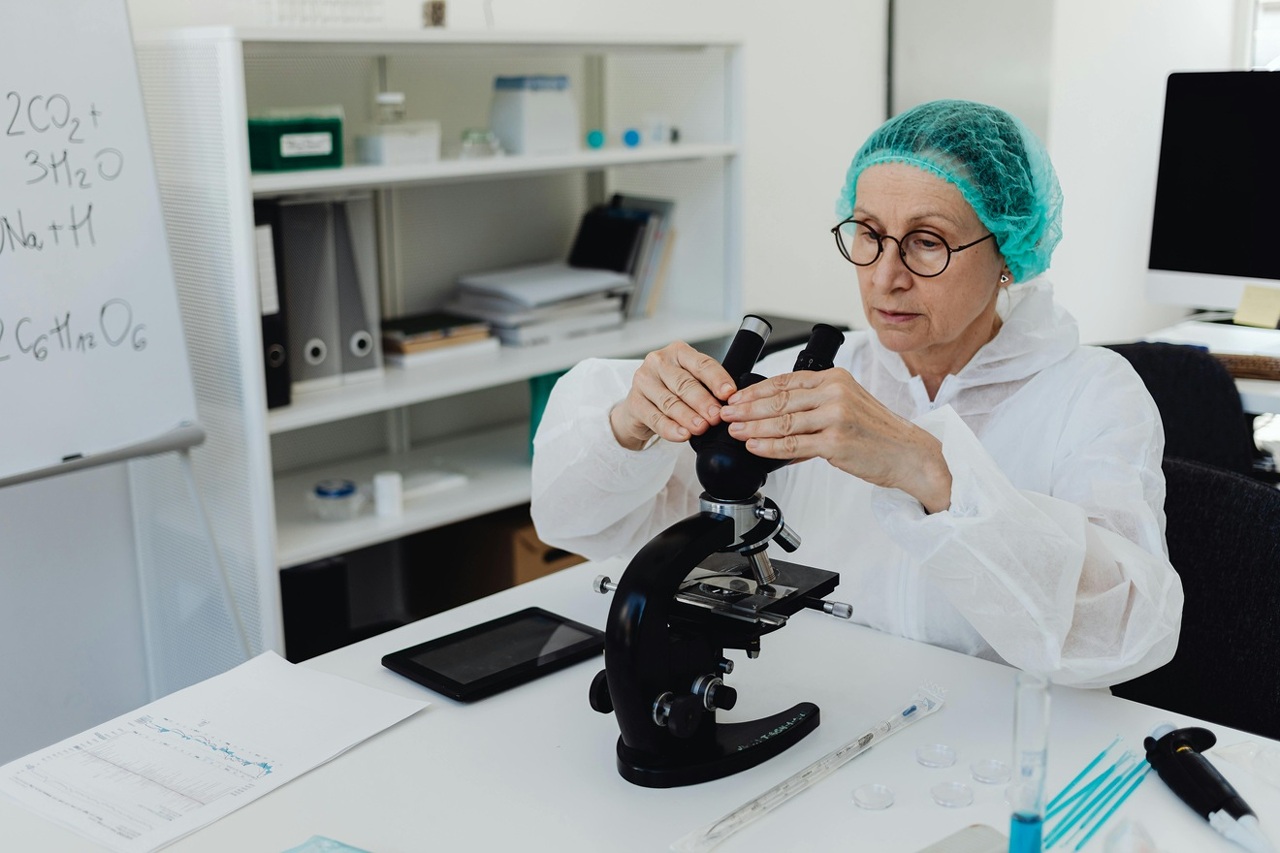 pexels-karola-g-8539512