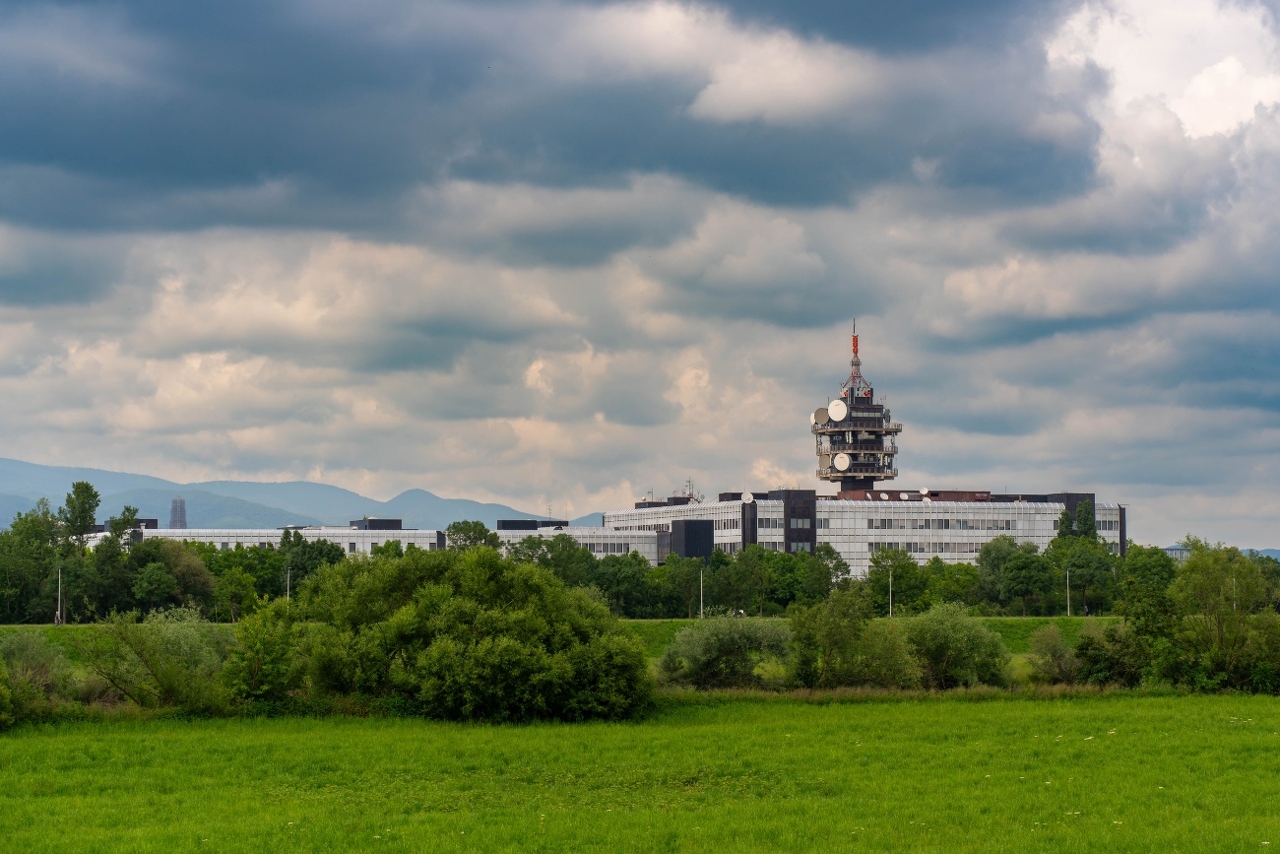 pexels-vladimirsrajber-25649119 (1)