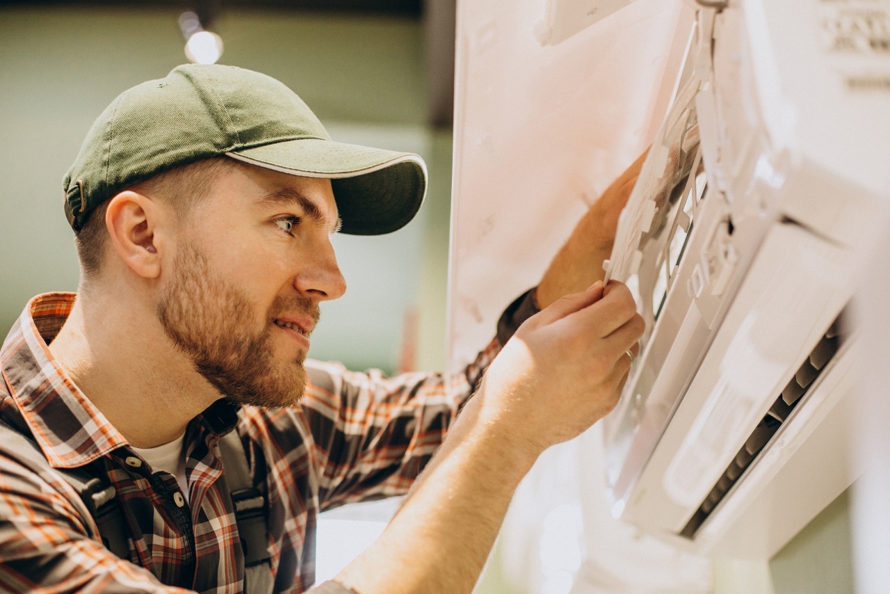 repairman-doing-air-conditioner-service (1)