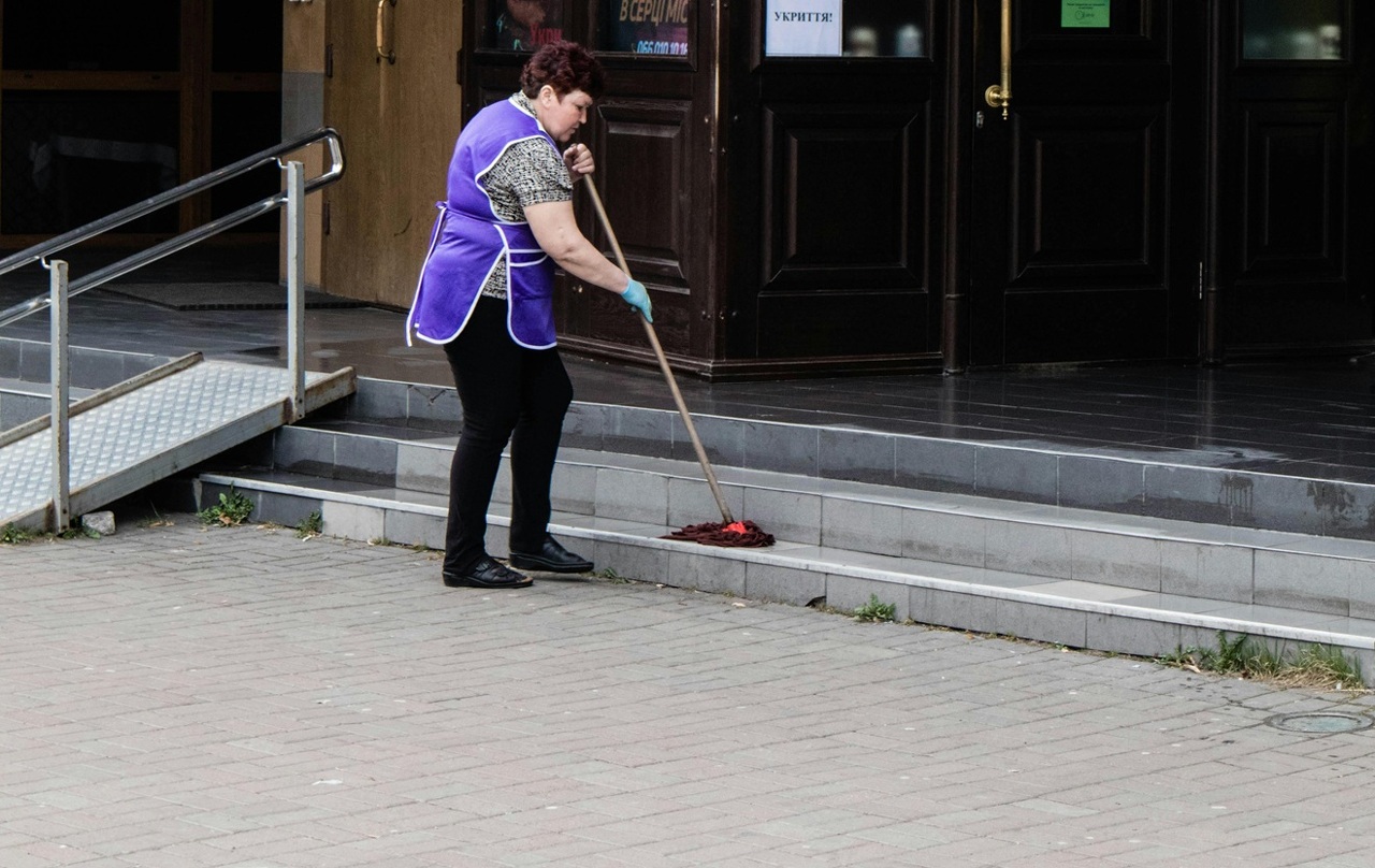 pexels-taraschuiko-11761164