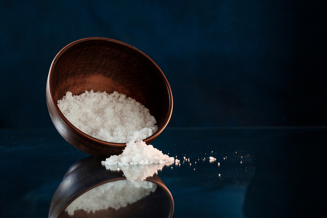 sea-salt-wooden-bowl-black-background (1)