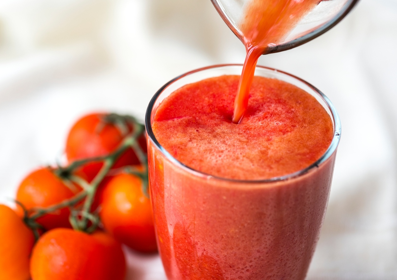 fresh-tomato-juice-macro-shot (1)
