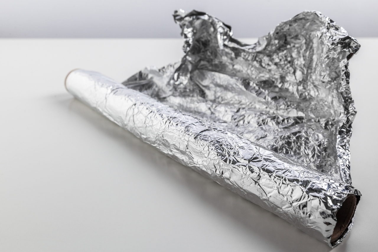 roll-aluminum-foil-isolated-white-background (1)