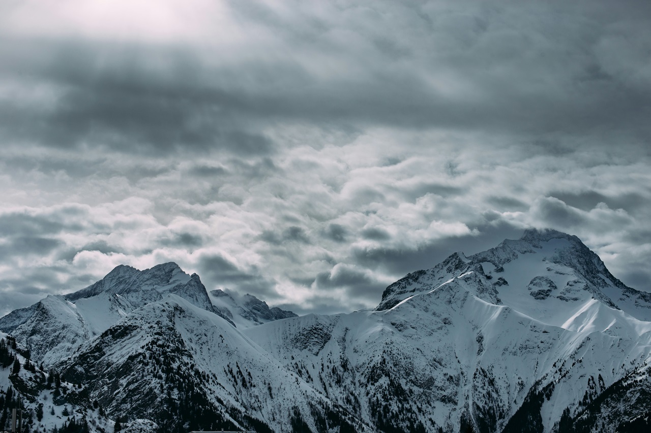 damian-denis-ImAYJuk-xMw-unsplash
