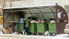 Djevojke kopaju po smeću i od toga žive kao kraljice: Pronašle su nestvarnu metodu kako se lako obogatiti