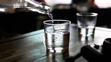 Doktorica pokazala kako u par sekundi prstom otkriti pijete li dovoljno vode