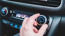 Stručnjaci otkrili trik koji u nekoliko sekundi rashladi užareni automobil: Vozači tvrde da djeluje odmah