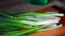 Ne konzumirajte mladi luk koji ovako izgleda: To je znak da je prepun kemije 