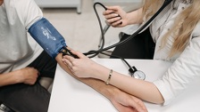 Neuroznanstvenica ima unikatni biohack: Ova vježba traje samo nekoliko minuta, a može sniziti opasni krvni tlak
