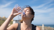 Ljudi tvrde da je ovo piće bolje od vode kada su vrućine: Gasi žeđ, čuva crijeva i daje energiju