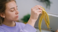 Koru od banane većina baca u smeće, a iskusni kuhari koriste je za jedan neočekivan trik s mesom