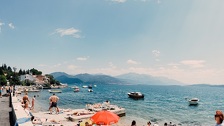 Neobičan prizor na prepunoj plaži na Jadranu: Kupači ostali bez riječi, a onda je uslijedilo još jedno iznenađenje