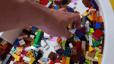 Ima samo 18 godina, a od prodaje LEGO kockica zaradio je više od 350.000 eura u godinu dana: Evo kako se to radi