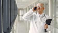 Doktor mu se smijao kada je rekao da misli da ga dodiruje nevidljiva ruka, a nakon 20 godina dobio je dijagnozu