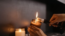 Ljudi masovno isprobavaju metodu sa svijećom i aluminijskom folijom: Rezultat je dosta zanimljiv