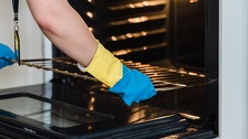 Muhe će nestati iz doma za samo 15 minuta: Trik s kavom i pećnicom navodno baš djeluje