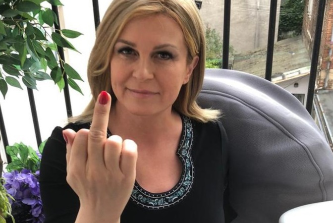 I bivša predsjednica pokazala srednji prst Miroslavu Škori