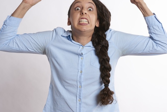 Poslali dečka nazad u Indiju jer je ženi na šalteru bio loš dan