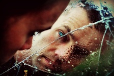 Znanstvenici otkrili istinu o jezivoj igri Bloody Mary: Evo zašto zaista vidimo čudovišta u ogledalu kad izgovorimo njezino ime