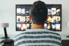 Šokantna snimka širi se internetom: Voditeljica usred prijenosa pretrpjela moždani udar