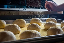 Iskusna Branka u kruh dodaje nešto što gotovo nikome ne bi palo na pamet: Tako su radile i naše bake