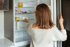 Vruća hrana u hladnjaku je zapravo velika opasnost? Stručnjaci otkrivaju što se zaista događa
