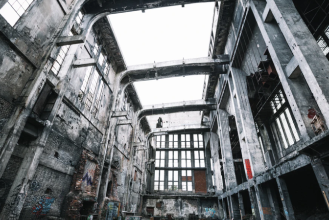 Nekada tvornički div Nada Dimić - danas okupljalište za beskućnike