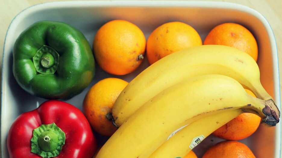 Banana može biti izuzetno štetna ako se drži pored druge hrane: Pogledajte gdje je nikako ne smijete stavljati
