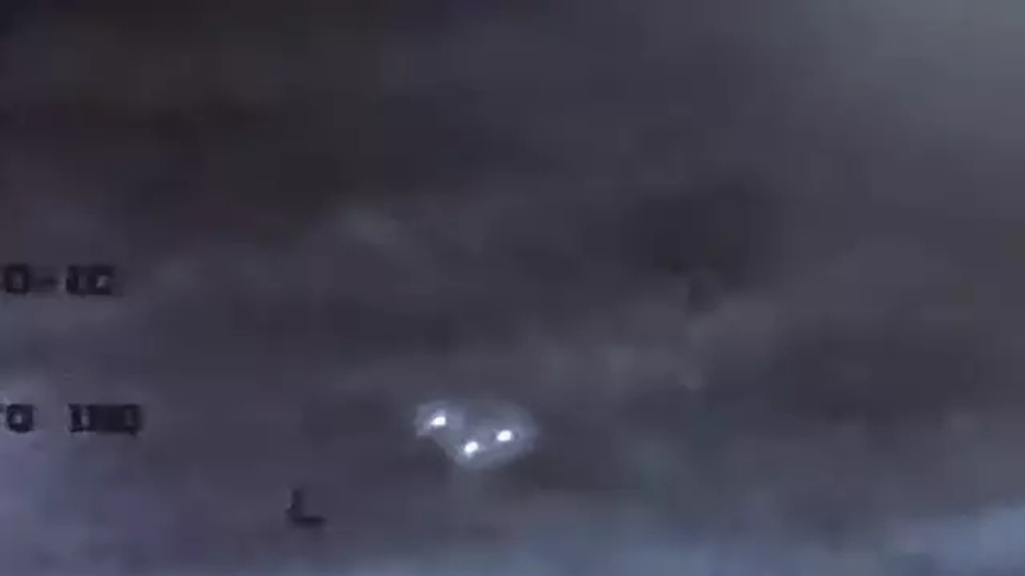 Na nebu snimljene tri misteriozne svjetleće kugle: Kao da su u nekakvoj formaciji