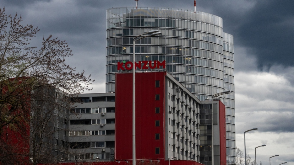Nevjerojatan prizor u Konzumu, stariji čovjek nosio janje po dućanu: Ovo je za rubriku vjerovali ili ne